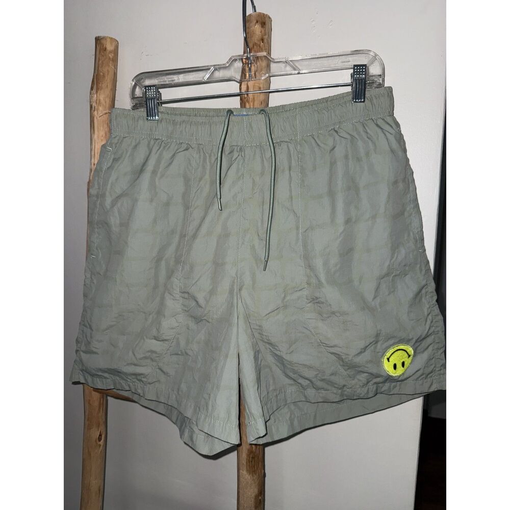 Market Smile Face Green Shorts Mens Large Green Nylon Mesh Lined Streetwear